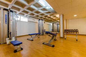 Centrum fitness w obiekcie Apartamentos Turisticos Terralta