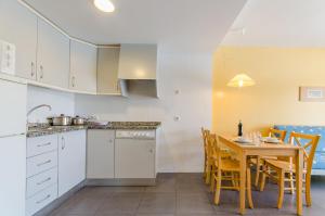 Kuchnia lub aneks kuchenny w obiekcie Apartamentos Turisticos Terralta