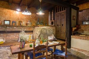 Nápoje v ubytovaní Casa Rural la Casa del Bosque