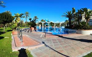 The swimming pool at or close to Benal Beach Holidays Még 32 kép