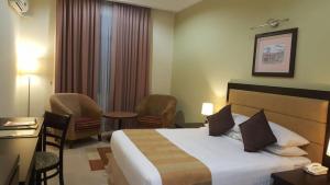 Postel nebo postele na pokoji v ubytování Puteri Bay Hotel