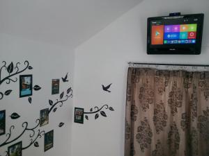 TV at/o entertainment center sa Koidula Holiday Home
