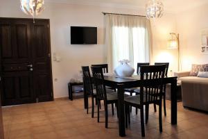 TV a/nebo společenská místnost v ubytování Aletro Villa