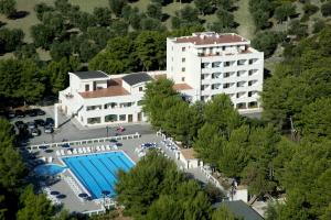 an aerial view of a hotel with a swimming pool at Hotel Portonuovo in Vieste