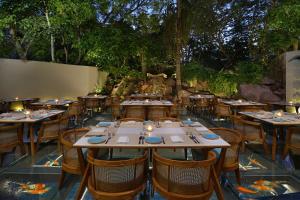 En restaurant eller et andet spisested på Fortune Landmark, Ahmedabad - Member ITC's Hotel Group