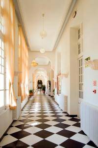 a large room with a large white rug in it at Balneario Palacio de las Salinas in Medina del Campo