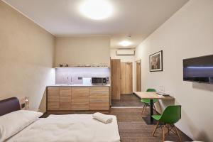 Kuchyňa alebo kuchynka v ubytovaní Apartmány Volarik