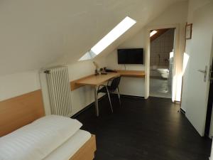 Televízia a/alebo spoločenská miestnosť v ubytovaní H41 Inn Hotel Garni Freiburg