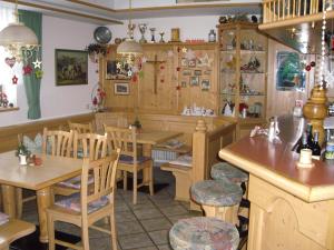 Ein Restaurant oder anderes Speiselokal in der Unterkunft Gasthof Köllenspitze 