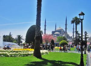 a view of the blue mosque with people in a park at Seyri Istanbul Hotel in Istanbul