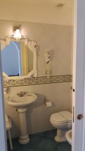 Bathroom sa Hotel Bussola