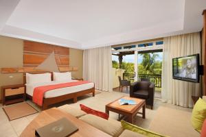 Телевизор и/или развлекательный центр в Shandrani Beachcomber Resort & Spa