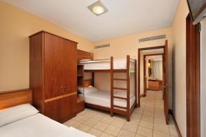 Кровать или кровати в номере Shandrani Beachcomber Resort & Spa