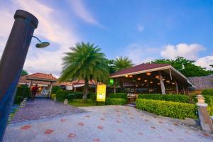 a street light next to a building with a palm tree at Sita Beach Resort in Ko Lipe