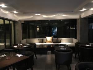 A seating area at Anshel Hotel Seminyak