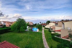 Bazén v ubytování Megusta Apartments selianitika nebo v jeho okolí
