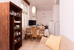 a kitchen and dining room with a table and chairs at Forum Sopot in Sopot