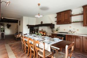 Kuchyň nebo kuchyňský kout v ubytování Agriturismo di Baroni Enzo