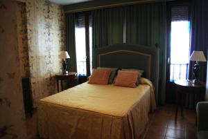 Een bed of bedden in een kamer bij Casa Patio de los Arcos