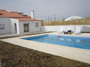 a swimming pool in the backyard of a house at casa d'Azoia in Sesimbra