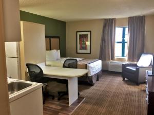 Posteľ alebo postele v izbe v ubytovaní Extended Stay America Suites - Rochester - Henrietta