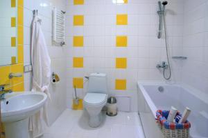 Kúpeľňa v ubytovaní 7 Days Hotel Kamyanets-Podilskyi