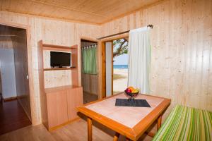 TV a/nebo společenská místnost v ubytování Camping Bon Repós