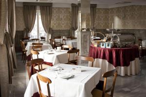 Da ö Vittorio SRL餐厅或其他用餐的地方