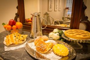 a table topped with plates of pastries and a mirror at Cà do Franco in Chiavari