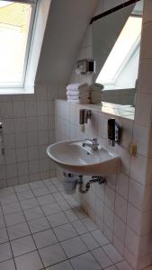 City Hotel Aschersleben tesisinde bir banyo