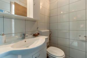 Ένα μπάνιο στο Apartment Senka +55 φωτογραφίες