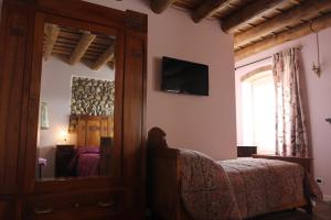 TV a/nebo společenská místnost v ubytování Relais Corte Sant' Agata B&B