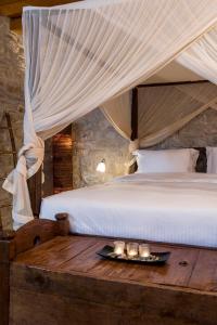 Postel nebo postele na pokoji v ubytování Elafos Spa Hotel