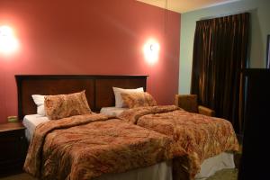 Montecristo Inn tesisinde bir odada yatak veya yataklar