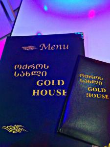 Certifikát, hodnocení, plakát nebo jiný dokument vystavený v ubytování Golden House