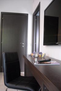 a desk with a chair and a sink in a room at B&B Il Granello Di Senape in Rome +29 photos