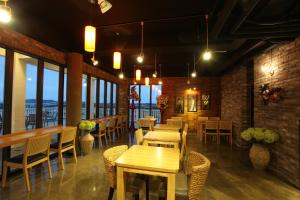 A restaurant or other place to eat at Jeju the Ocean Hill Pension