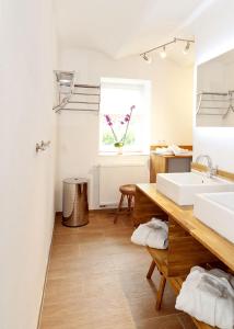 a bathroom with two sinks and a window at Feriendomizil Erzgebirge in Marienberg