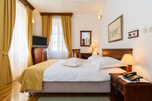 En eller flere senge i et værelse på Heritage Hotel Vila Sikaa
