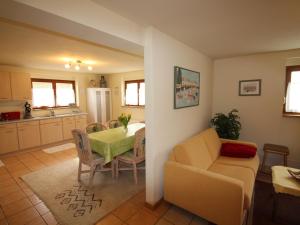 a kitchen and living room with a table and a couch at Werner Ferienwohnung in Kappel-Grafenhausen