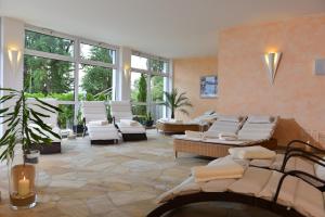 Gallery image of Strandhotel Seerose in Kolpinsee