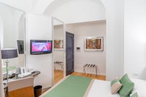 Uma TV ou centro de entretenimento em Les Diamants