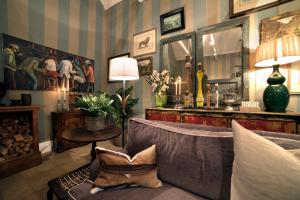 The Milner by The Oyster Collection的休息区