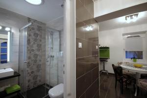 Kúpeľňa v ubytovaní Regina Delux Apartman + 37 fotografií