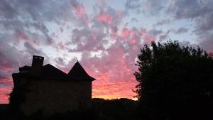 Alba o tramonto visti dall'interno dell'hotel o dai dintorni