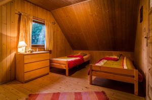 a bedroom with two beds and a window in a cabin at Domek obok Willi w Rozewiu in Jastrzębia Góra