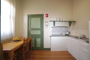 
A kitchen or kitchenette at Ballarat Station Apartments
