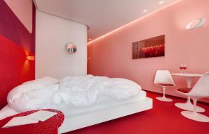Postel nebo postele na pokoji v ubytování Boutique Hotel Imperialart