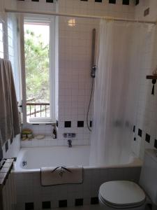 A bathroom at Olivo apartment with sea view Még 11 kép