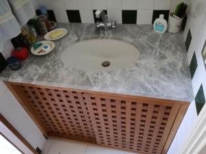 A bathroom at Olivo apartment with sea view